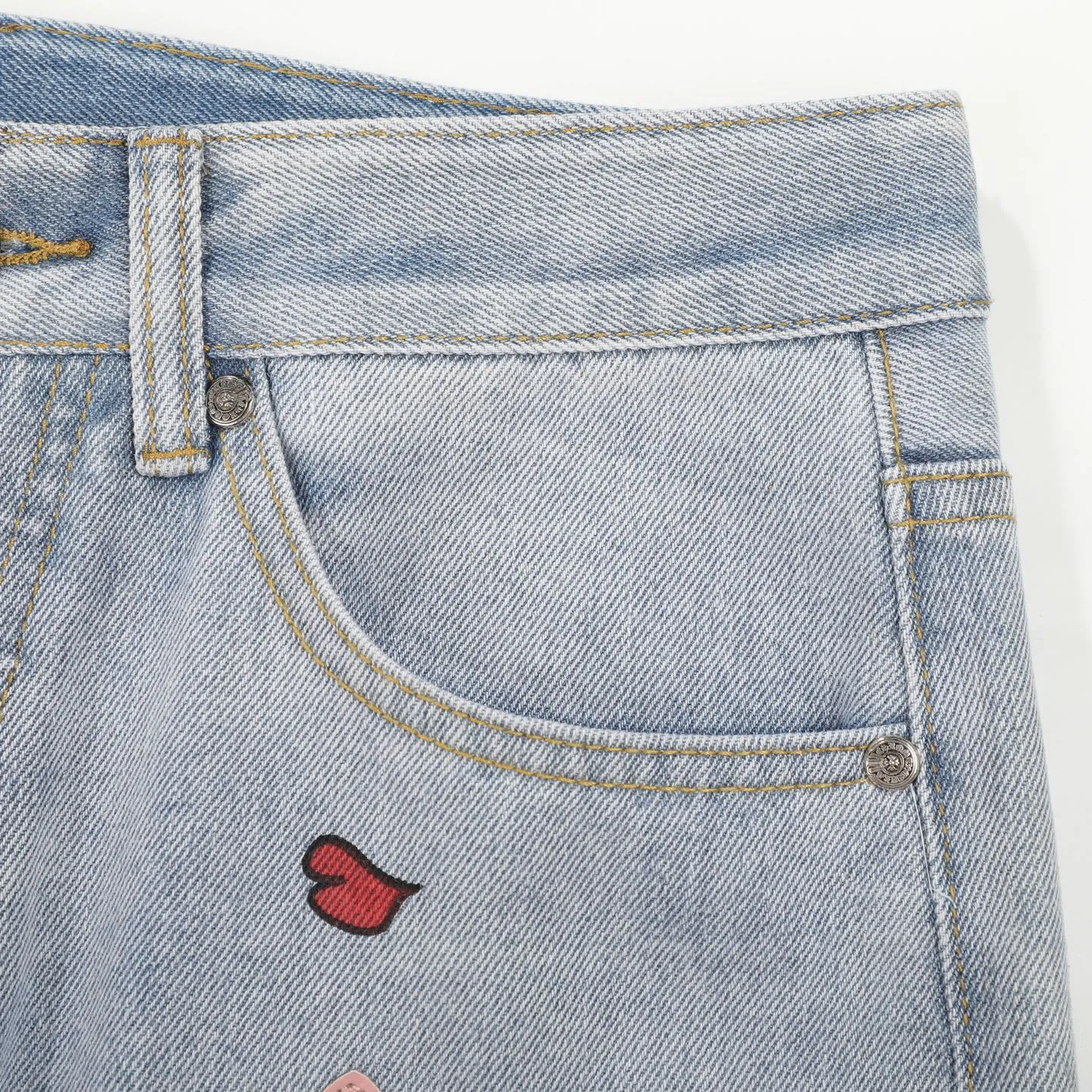 P250 Chrome Hearts | 25TX CH Chrome Hearts joint clown limited edition graffiti crocodile leather jeans. Very rare on the market. The 17 crosses on the entire pair of pants are made of three different materials (crocodile skin, lambskin, horse hair). The materials are all real materials. They are not comparable to ordinary styles. A great item to buy 🔥 Color: light blue Size: 28/30/32/34/36 Waist: 72/77/82/87/92 Sitting: 99/104/109/114/119 Pants length: 100/102/104/106/108